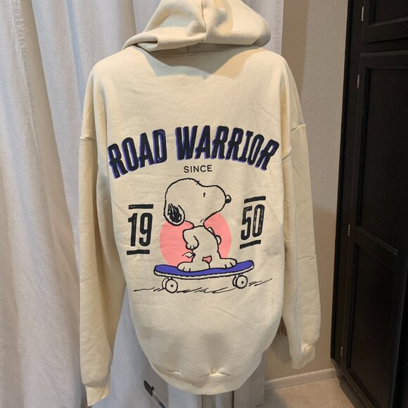 Snoopy Skateboard Hoodie Large NWOT - Picture 1 of 8